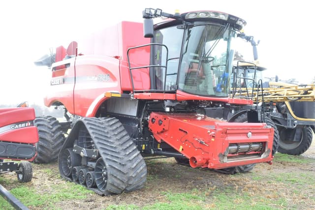 Image of Case IH 8240 equipment image 4