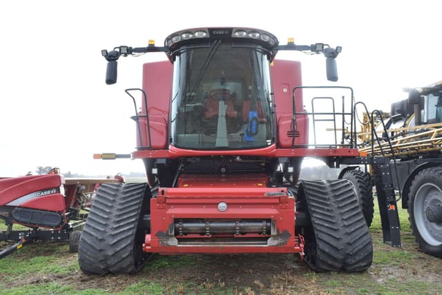 Image of Case IH 8240 equipment image 2