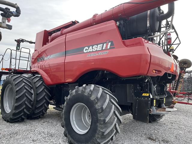 Image of Case IH 8240 equipment image 4