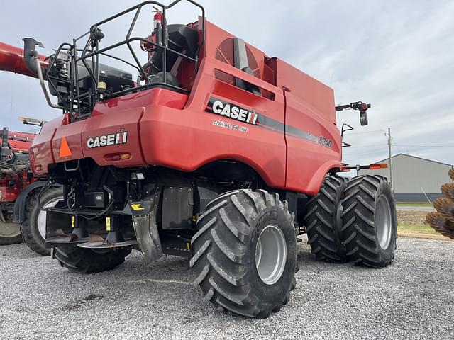 Image of Case IH 8240 equipment image 1