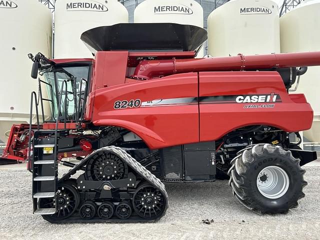 Image of Case IH 8240 equipment image 2