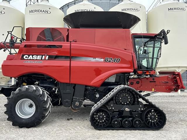 Image of Case IH 8240 equipment image 3