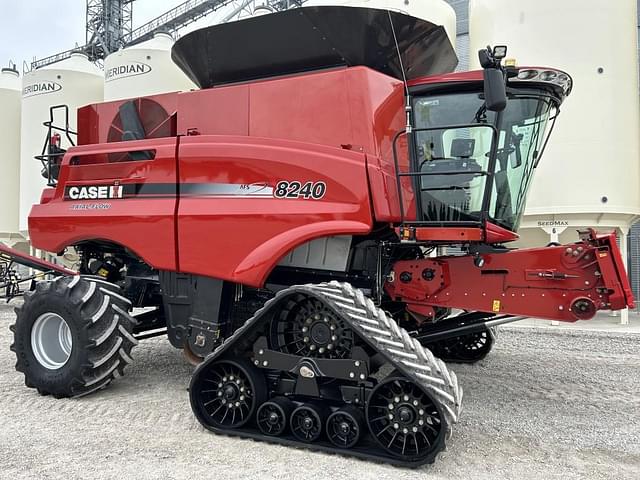 Image of Case IH 8240 equipment image 1