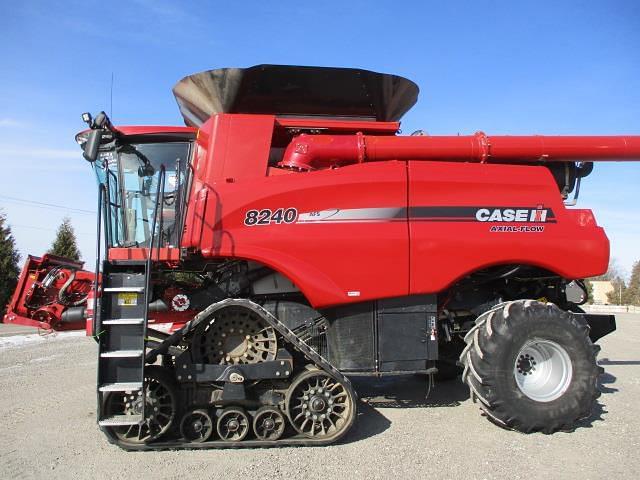 Image of Case IH 8240 equipment image 2