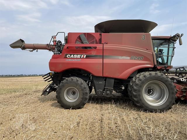 Image of Case IH 8240 equipment image 1