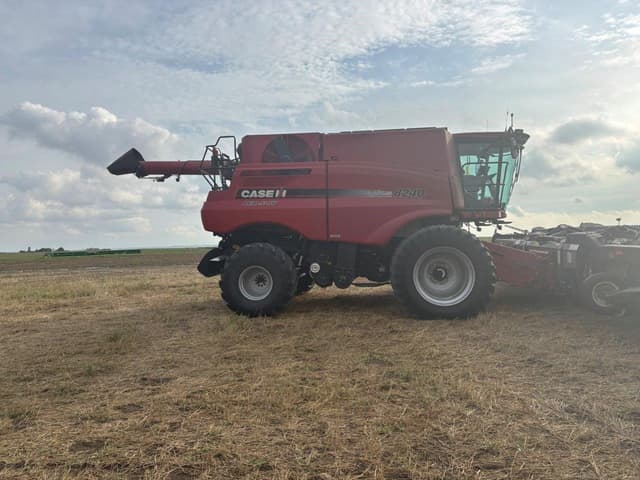 Image of Case IH 8240 equipment image 2