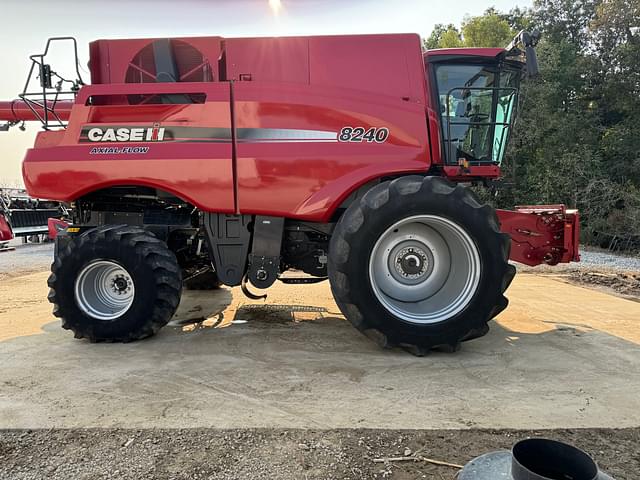 Image of Case IH 8240 equipment image 1