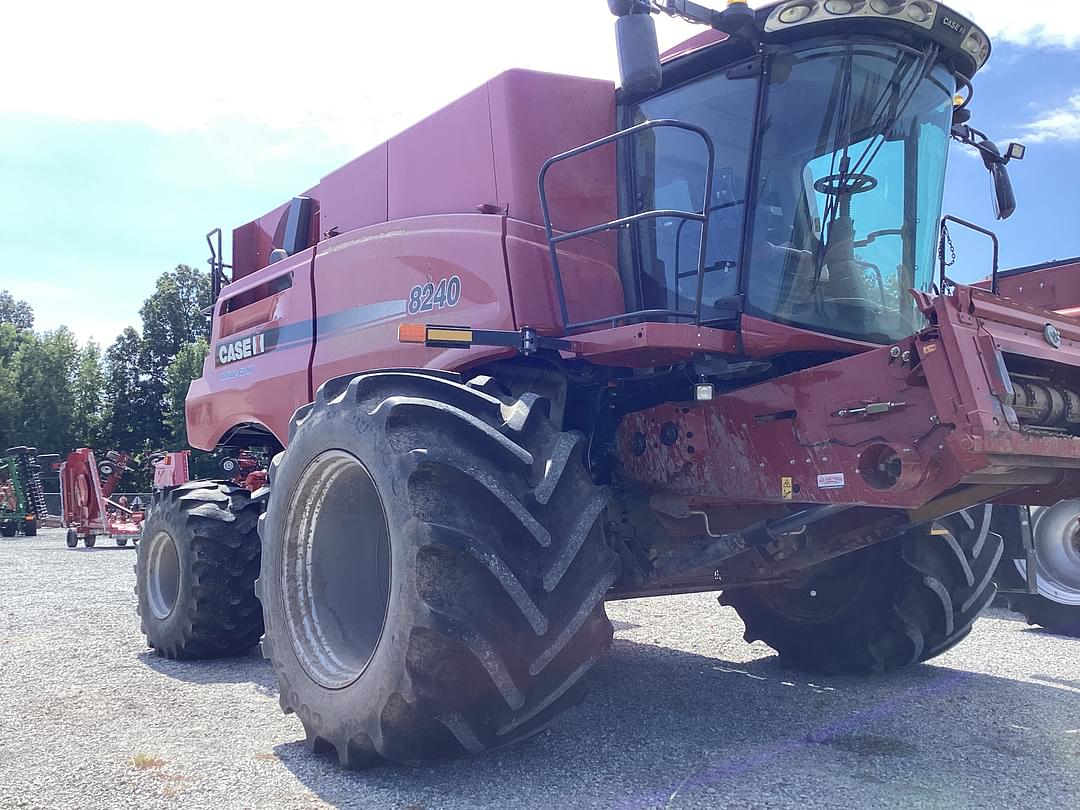 Image of Case IH 8240 Image 0