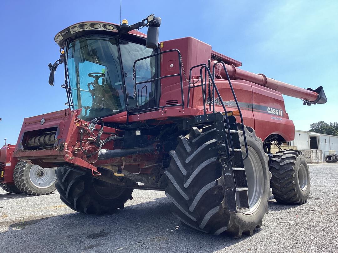 Image of Case IH 8240 Image 1