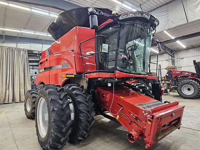 Image of Case IH 8240 equipment image 1