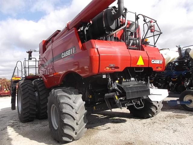 Image of Case IH 8240 equipment image 4