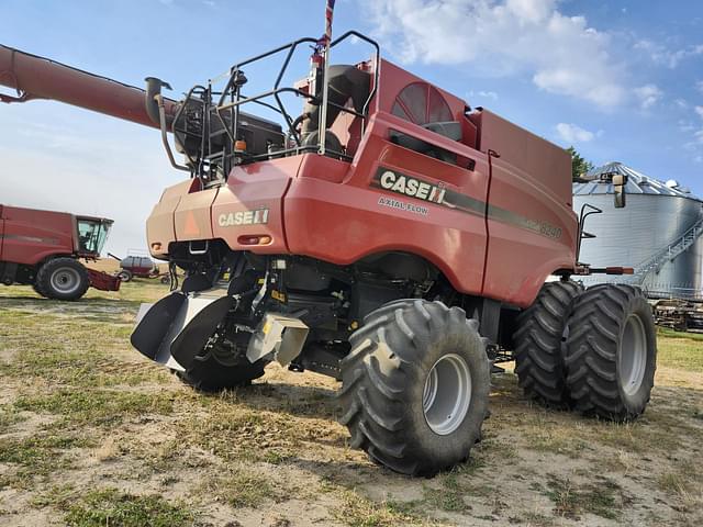 Image of Case IH 8240 equipment image 2