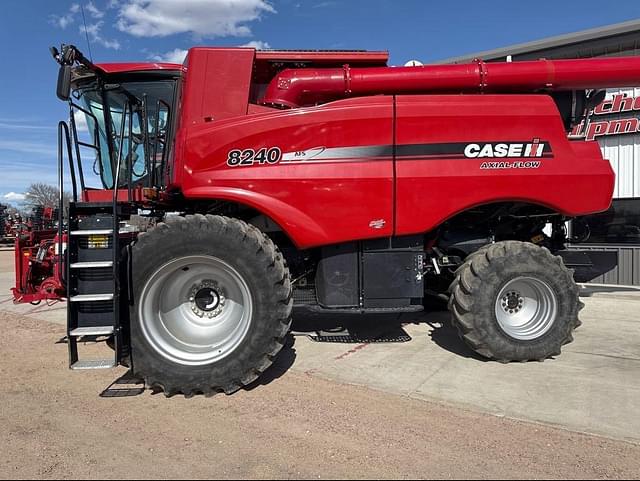 Image of Case IH 8240 equipment image 2