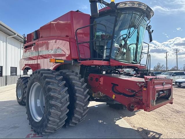 Image of Case IH 8240 equipment image 1