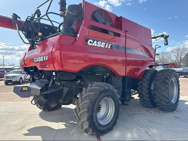Image of Case IH 8240 equipment image 4