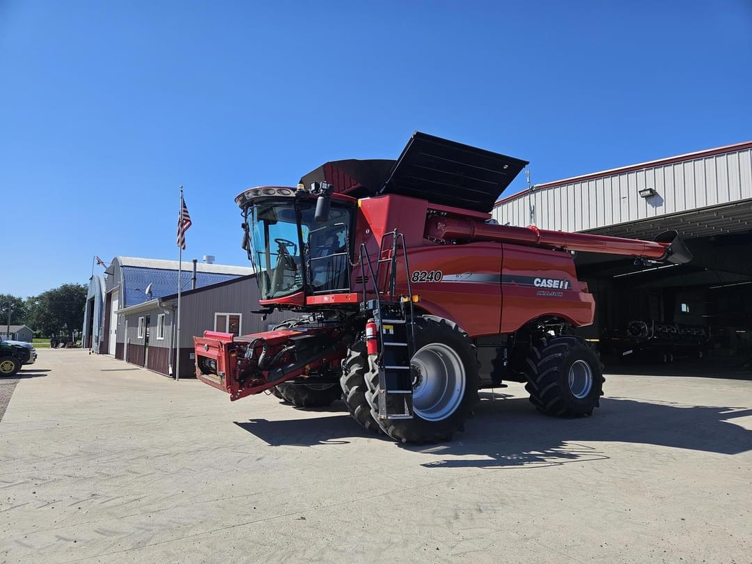Image of Case IH 8240 Primary image