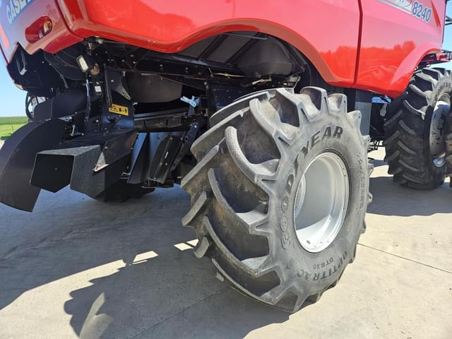 Image of Case IH 8240 equipment image 3