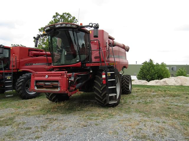 Image of Case IH 8240 equipment image 1