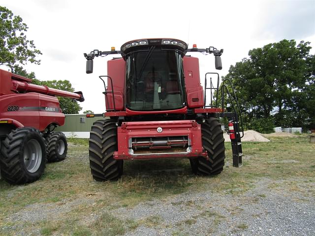 Image of Case IH 8240 equipment image 2