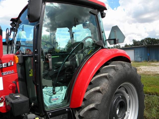 Image of Case IH Farmall 100C equipment image 3