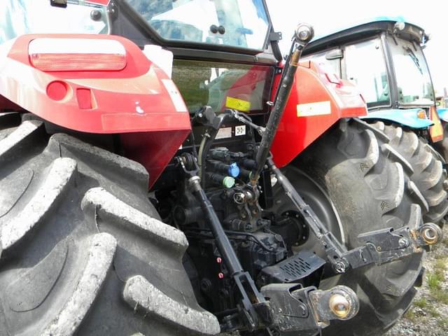 Image of Case IH Farmall 100C equipment image 4