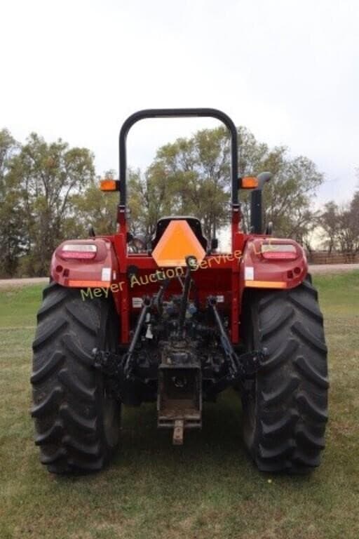 Image of Case IH Farmall 100C equipment image 4