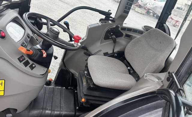 Image of Case IH Farmall 100N equipment image 3