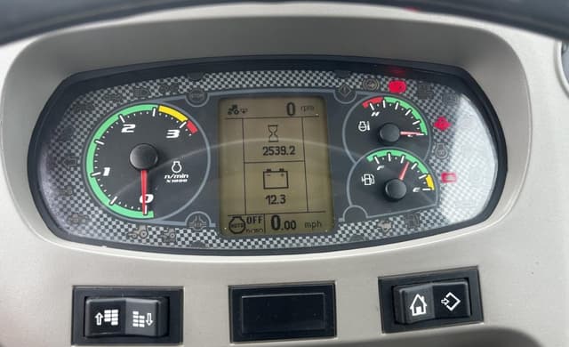 Image of Case IH Farmall 100N equipment image 3