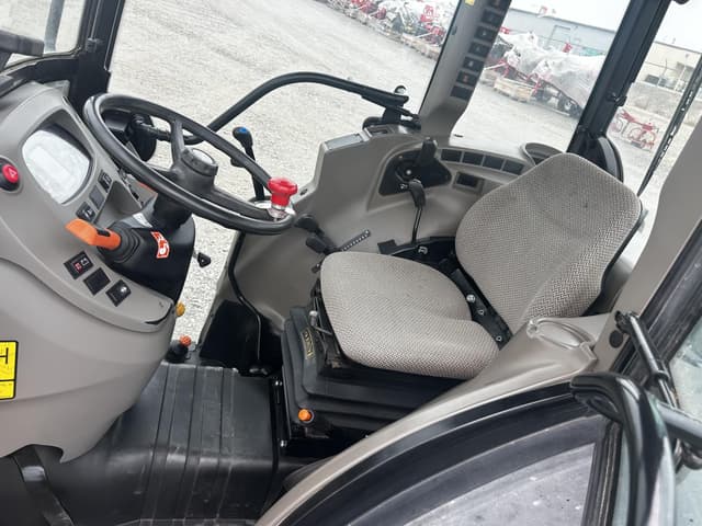 Image of Case IH Farmall 100N equipment image 3
