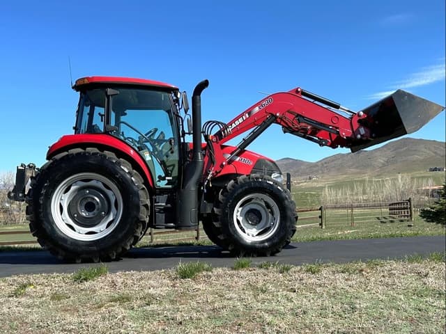 Image of Case IH Farmall 110C equipment image 2
