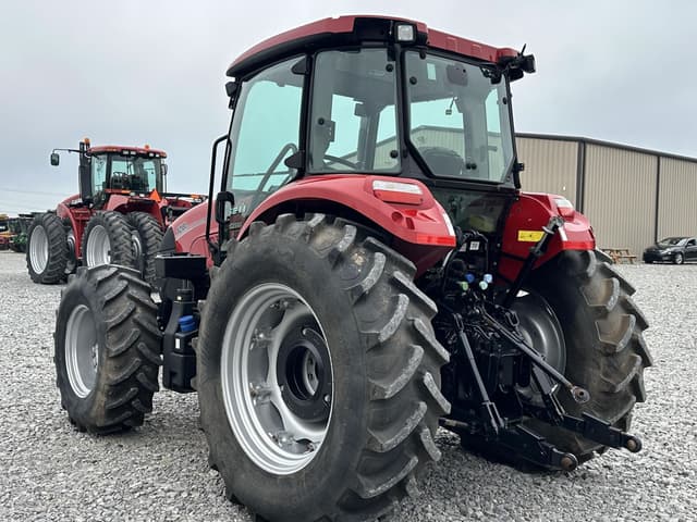 Image of Case IH Farmall 120C equipment image 4
