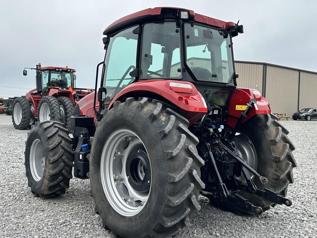 Image of Case IH Farmall 120C equipment image 4