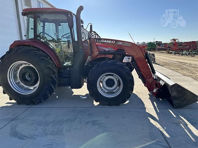 Image of Case IH Farmall 120C equipment image 3