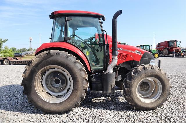 Image of Case IH Farmall 120C equipment image 3