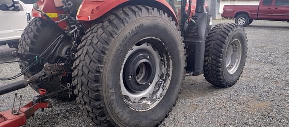 Image of Case IH Farmall 120C equipment image 3