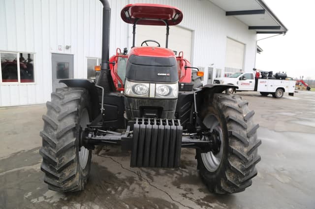Image of Case IH Farmall 140A equipment image 3