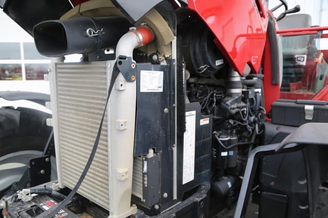 Image of Case IH Farmall 140A equipment image 4