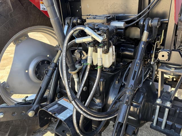 Image of Case IH Farmall 140A equipment image 3
