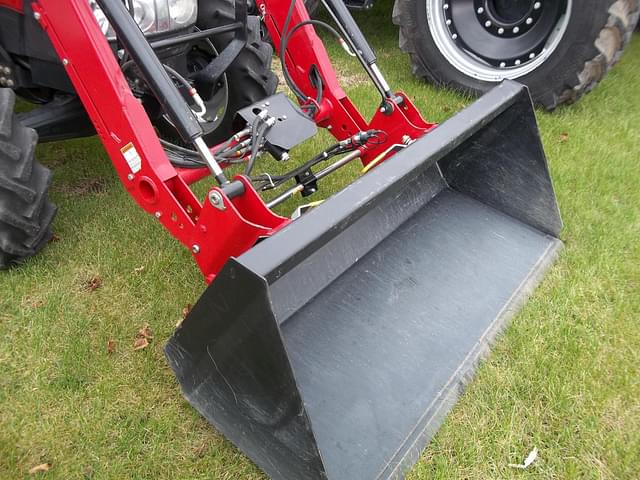 Image of Case IH Farmall 70A equipment image 3