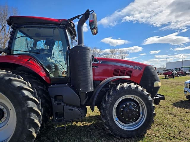 Image of Case IH Magnum 200 equipment image 2