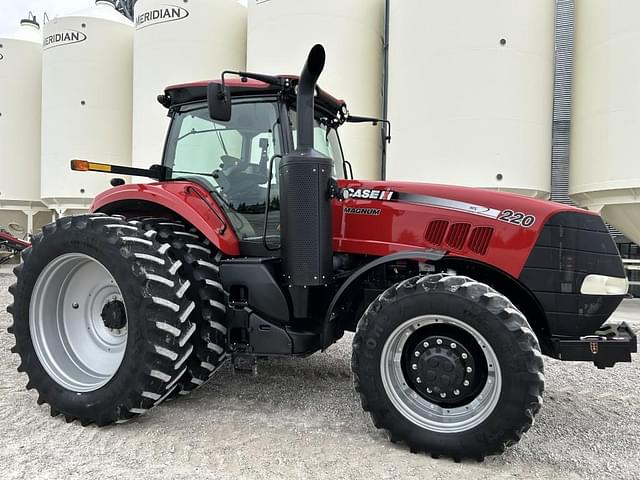 Image of Case IH Magnum 220 equipment image 1