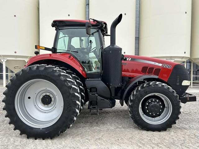 Image of Case IH Magnum 220 equipment image 3