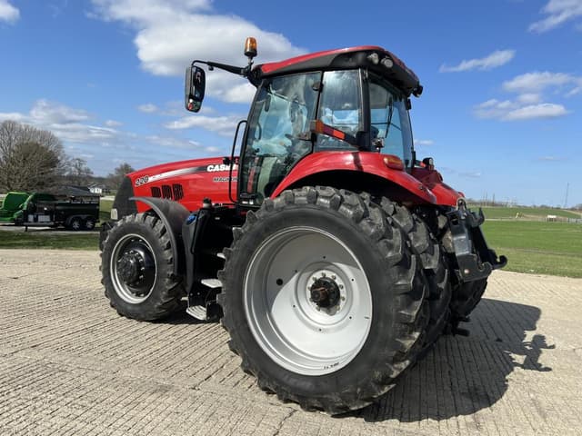 Image of Case IH Magnum 220 equipment image 3