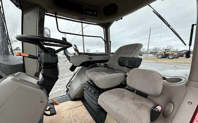 Image of Case IH Magnum 220 equipment image 3
