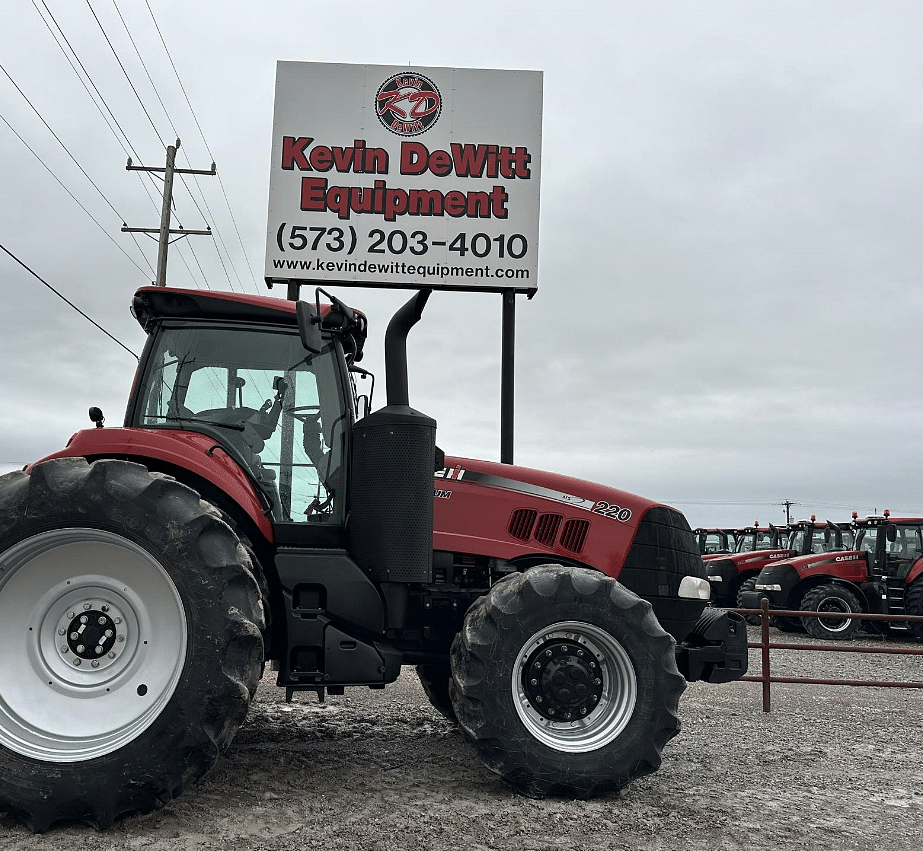 Image of Case IH Magnum 220 Primary image