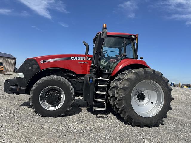 Image of Case IH Magnum 250 equipment image 2