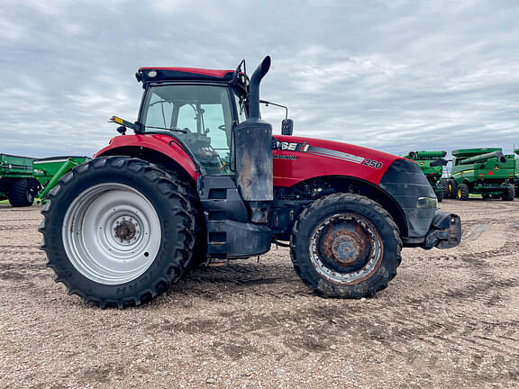 Image of Case IH Magnum 250 equipment image 3