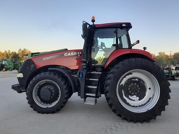 Image of Case IH Magnum 250 equipment image 3