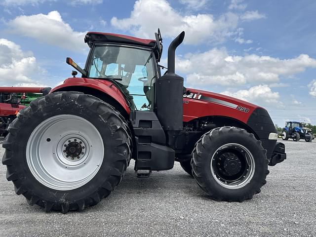 Image of Case IH Magnum 250 equipment image 3