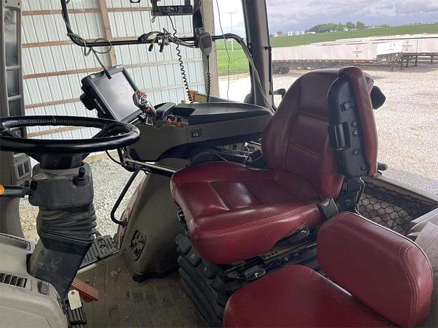 Image of Case IH Magnum 310 equipment image 3